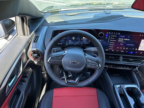 New 2025 Chevrolet Equinox EV RS image 22