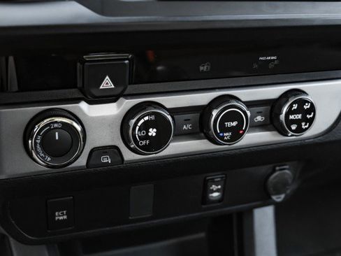 Used 2018 Toyota Tacoma SR image 28