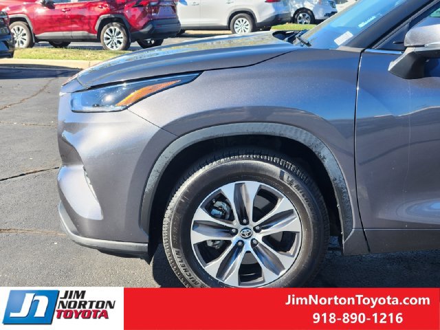 Used 2021 Toyota Highlander XLE FWD image 8
