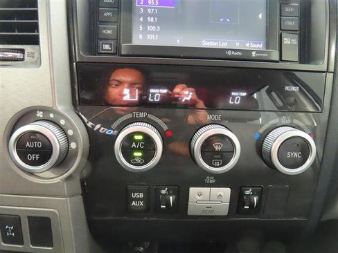 Used 2014 Toyota Sequoia Limited image 28