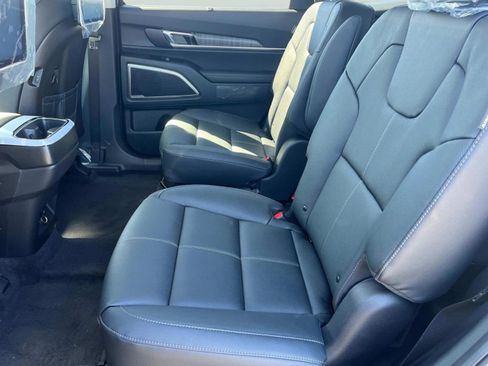 New 2025 Kia Telluride EX w/ EX Captain's Chair Package image 14