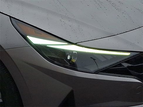 Used 2023 Hyundai Elantra SEL w/ Winter Weather Package image 9