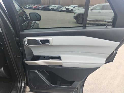 Used 2022 Ford Explorer XLT w/ Equipment Group 202A image 13