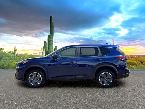 Used 2025 Nissan Rogue SV FWD image 2