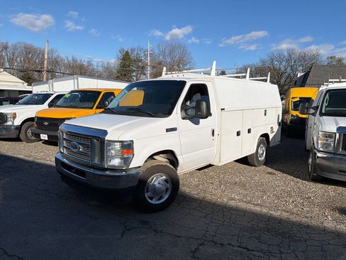 Used 2021 Ford E-350 and Econoline 350 Super Duty w/ Power Windows & Locks Group image 4
