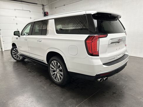 Used 2021 GMC Yukon XL Denali w/ Denali Premium Package image 8