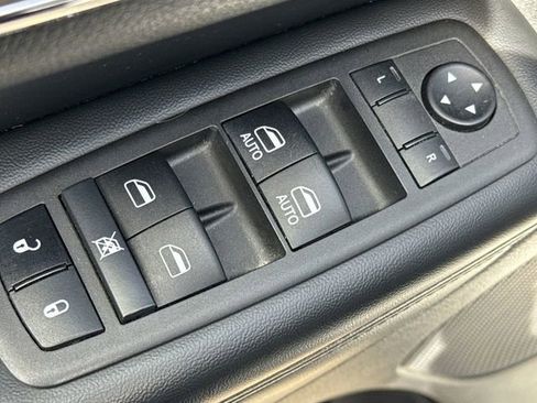 Used 2022 Jeep Grand Cherokee Limited image 24