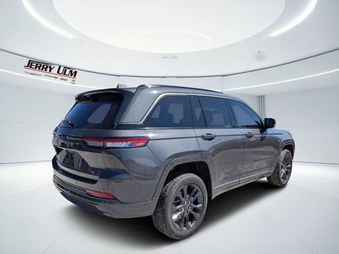 New 2026 Jeep Grand Cherokee Limited image 3