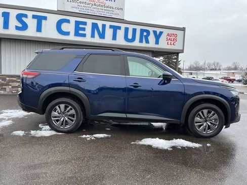Used 2024 Nissan Pathfinder SV AWD/4WD image 18