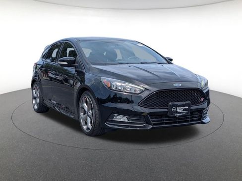 Used 2017 Ford Focus ST FWD image 3