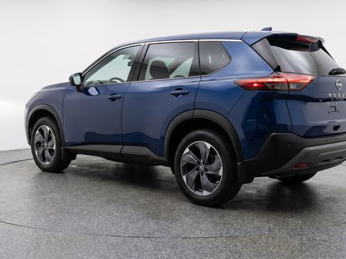 Used 2025 Nissan Rogue SV AWD/4WD image 6