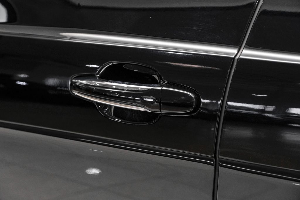 Used 2023 Bentley Bentayga Extended Wheelbase AWD/4WD image 41