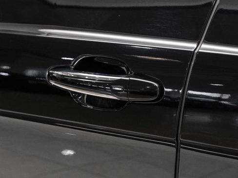 Used 2023 Bentley Bentayga Extended Wheelbase AWD/4WD image 41