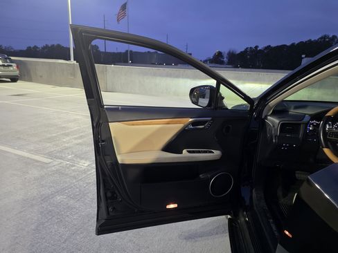 Certified 2022 Lexus RX 450hL AWD w/ Premium Package image 8