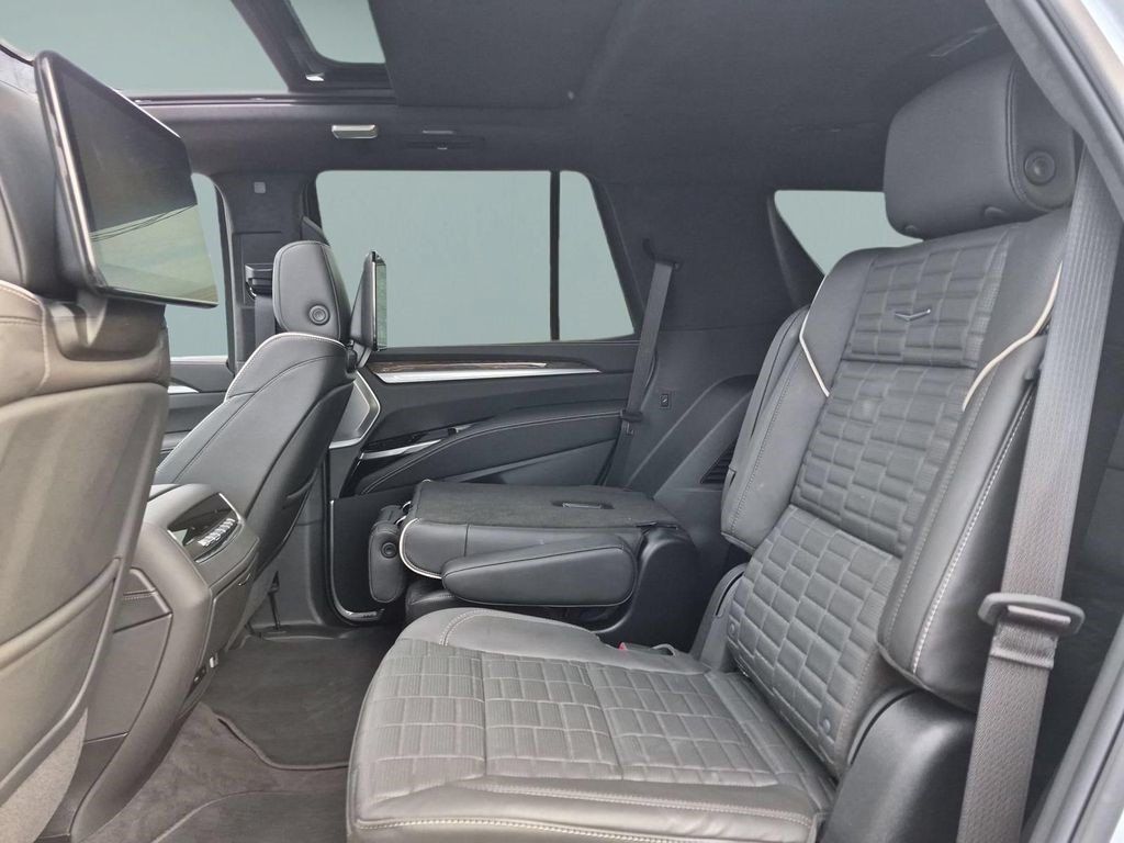 Certified 2026 Cadillac Escalade Platinum Sport w/ LPO, ONYX Package AWD/4WD image 6