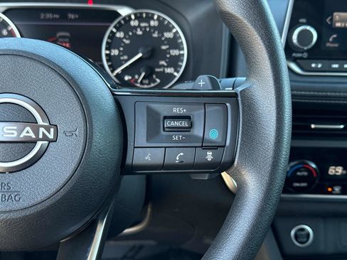 Used 2023 Nissan Rogue SV image 30