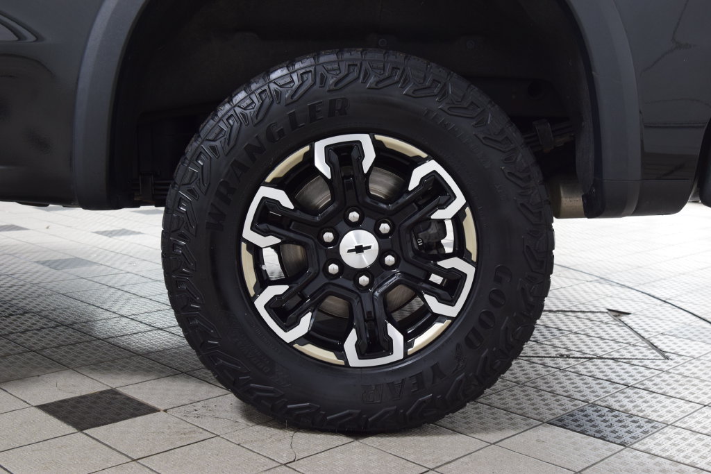 Used 2023 Chevrolet Silverado 1500 ZR2 w/ Technology Package AWD/4WD image 29