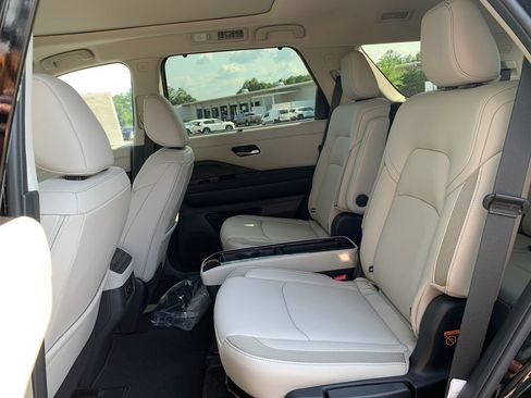 New 2026 Nissan Pathfinder SL w/ SL Premium Package FWD image 22
