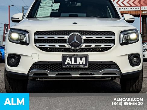 Used 2022 Mercedes-Benz GLB 250 4MATIC w/ Premium Package image 9