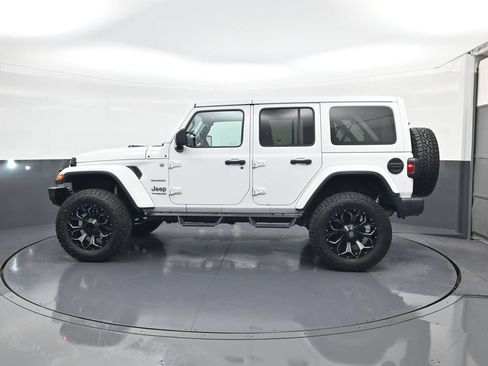Used 2018 Jeep Wrangler Unlimited Sahara AWD/4WD image 4