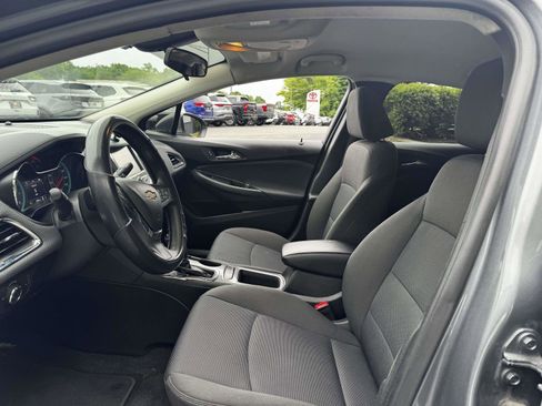 Used 2018 Chevrolet Cruze LT w/ Convenience Package FWD image 18
