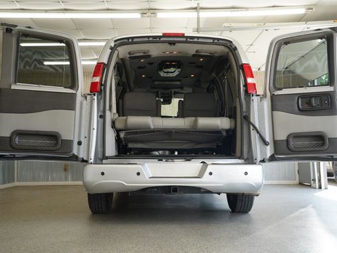 Used 2020 Chevrolet Express 2500 w/ Enhanced Convenience Package image 47