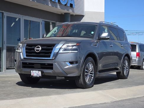 Used 2024 Nissan Armada SL image 2