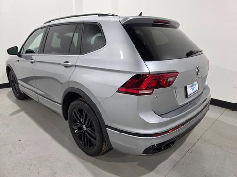 Used 2022 Volkswagen Tiguan SE R-Line image 38