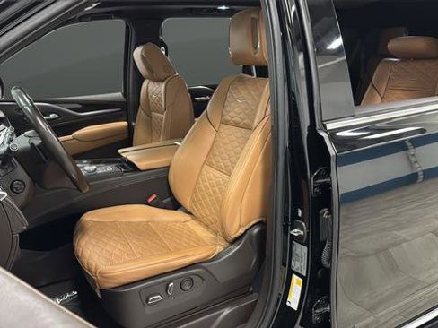 Used 2022 Cadillac Escalade ESV Premium Luxury AWD/4WD image 9
