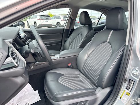 Used 2023 Toyota Camry SE FWD image 13