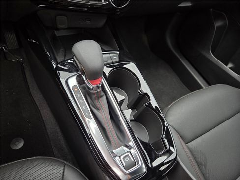 Used 2026 Chevrolet Trax RS w/ Sunroof Package FWD image 11