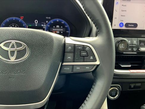 Used 2025 Toyota Grand Highlander FWD image 25