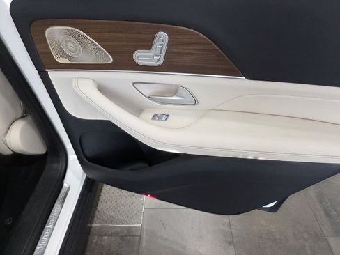 Used 2025 Mercedes-Benz GLS 450 4MATIC image 24