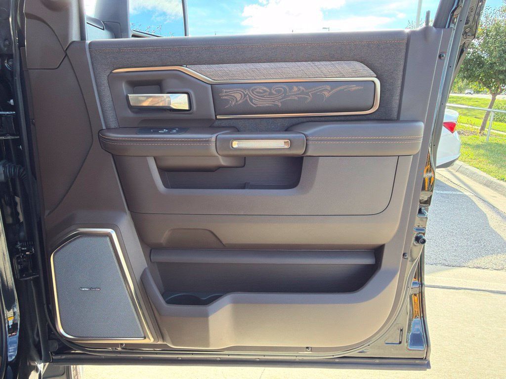 Used 2025 RAM 2500 Limited AWD/4WD image 28