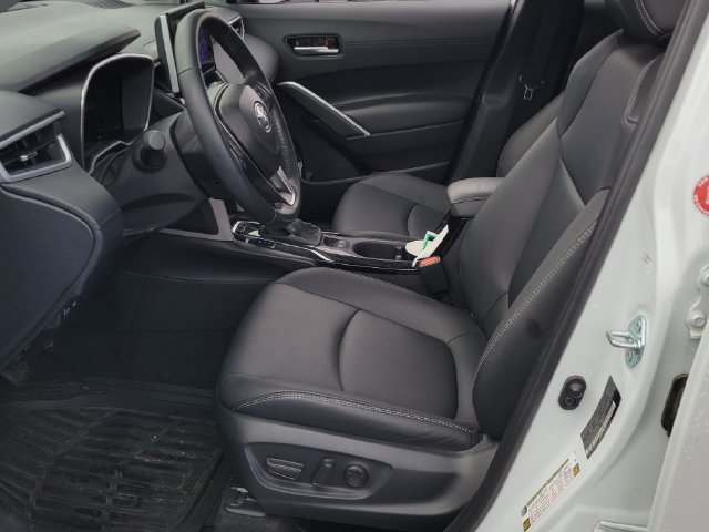 Used 2024 Toyota Corolla Cross XLE w/ Convenience Package FWD image 9