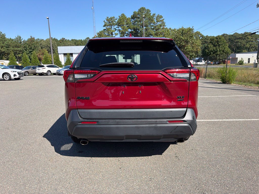 Used 2022 Toyota RAV4 XLE AWD/4WD image 5