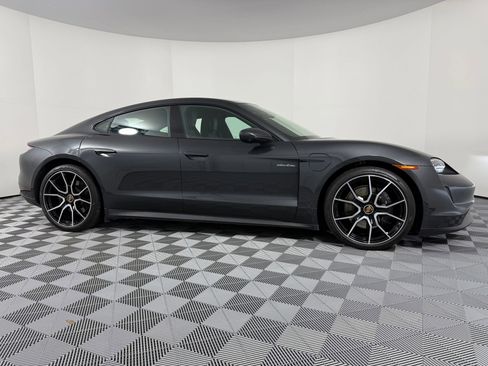 Used 2023 Porsche Taycan image 8