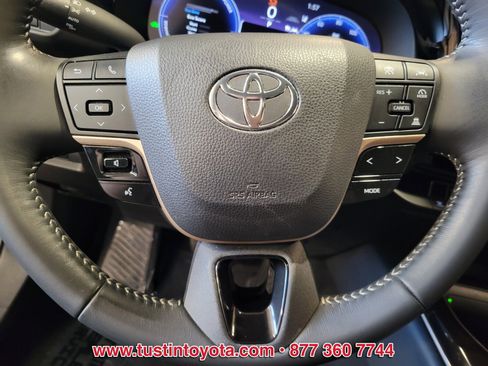 Certified 2024 Toyota Crown XLE image 17