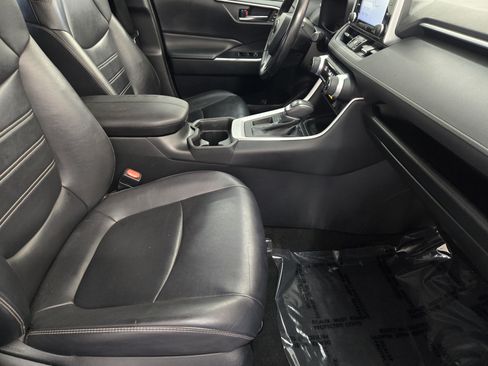 Used 2019 Toyota RAV4 XLE Premium w/ Cold Weather Package FWD image 16