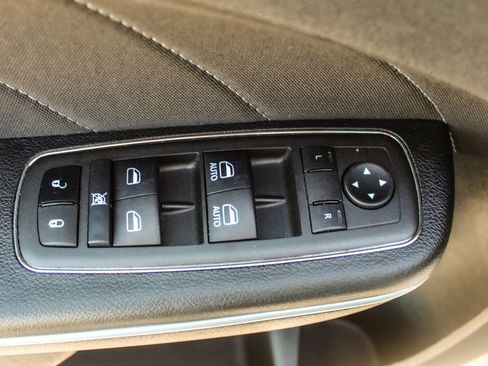 Used 2022 Dodge Charger SXT image 34