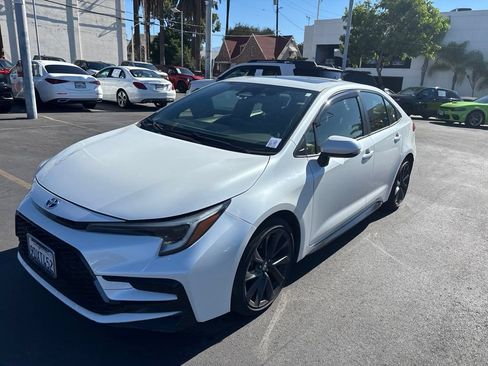 Used 2023 Toyota Corolla SE w/ SE Package FWD image 9