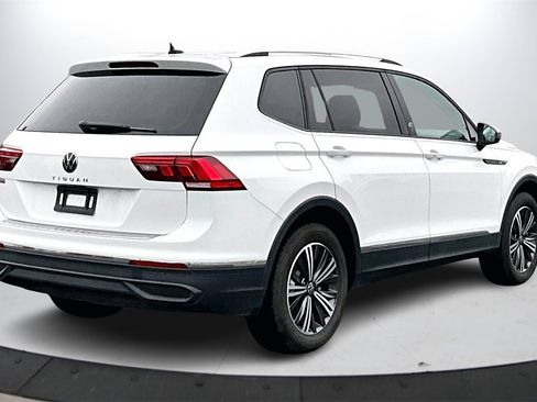 Used 2024 Volkswagen Tiguan SE image 8