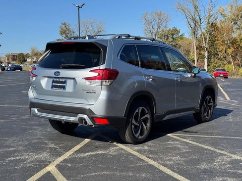 Used 2022 Subaru Forester Touring image 3
