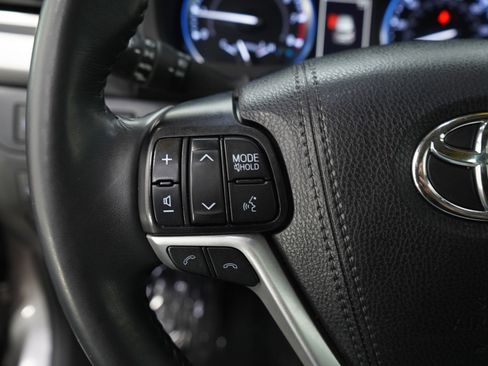 Used 2019 Toyota Highlander SE image 30