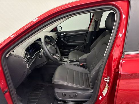Used 2024 Volkswagen Jetta SE FWD image 9