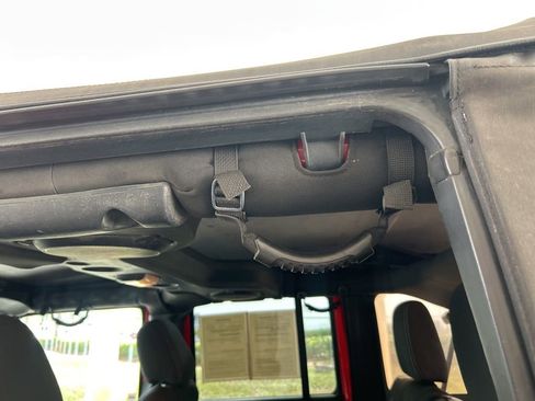 Used 2014 Jeep Wrangler Unlimited Rubicon image 39