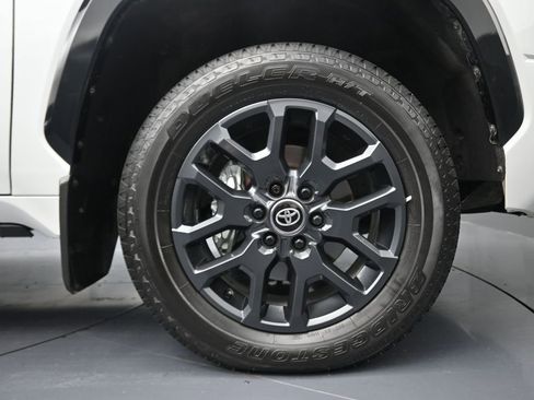 Used 2025 Toyota Tundra Platinum AWD/4WD image 5