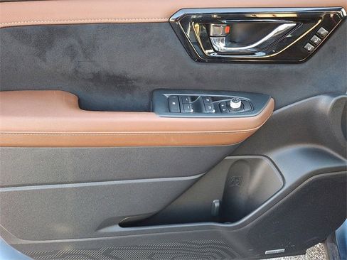 Used 2025 Subaru Forester Touring image 13