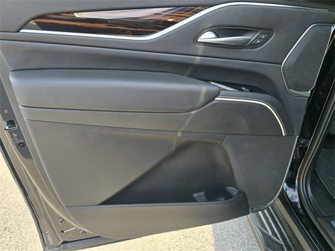 Used 2023 Cadillac Escalade ESV Premium Luxury image 14