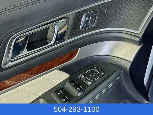 Used 2017 Ford Explorer Platinum image 18